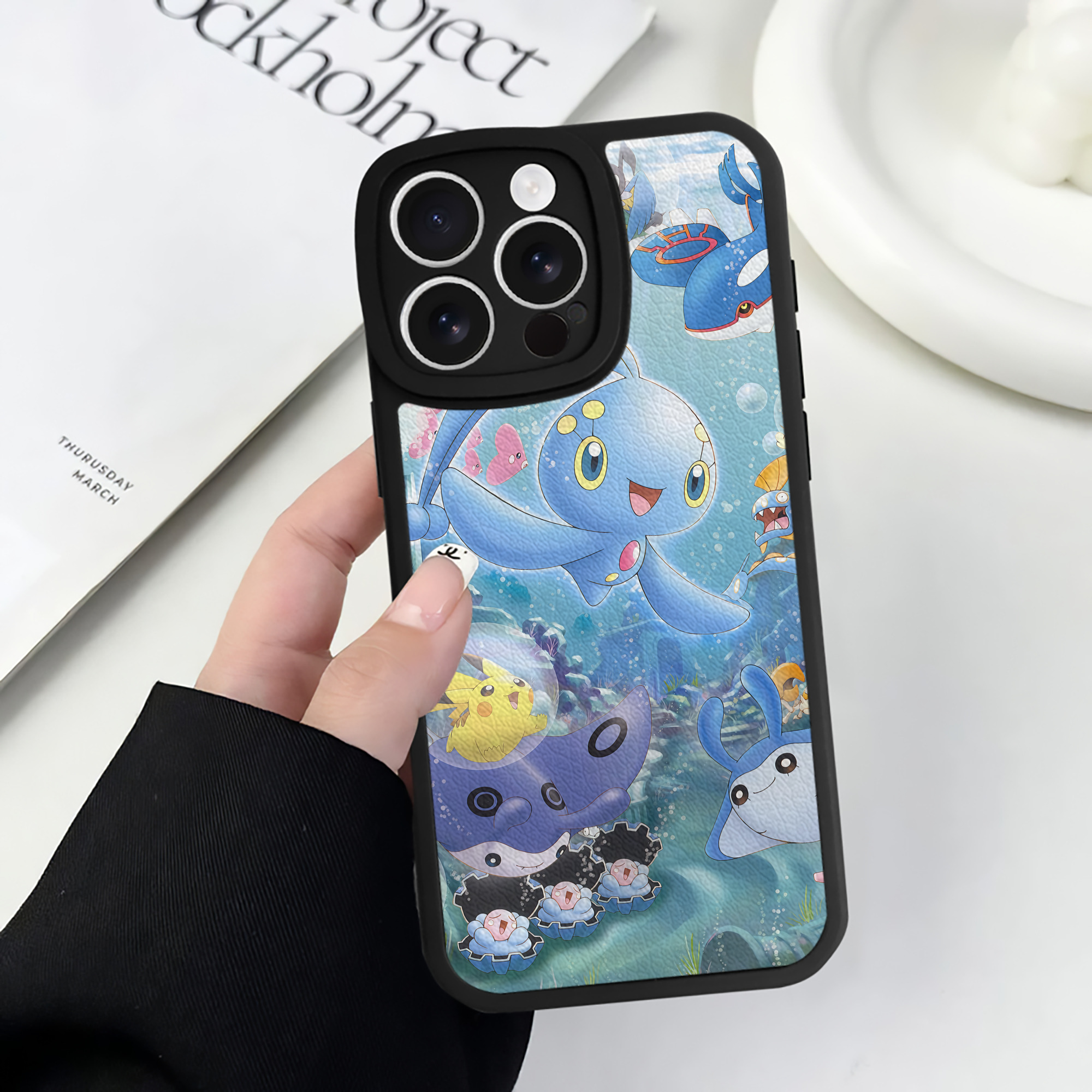 （画像用） ポケットモンスター Pokémon 【iPhone 16シリーズ対応】シリコンスマホケース（レザー調） 材質：シリコン